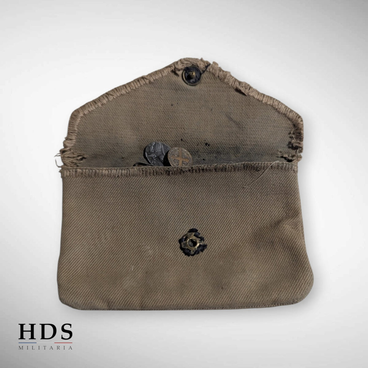 Trousse de couture artillerie ww1 médailles religieuses