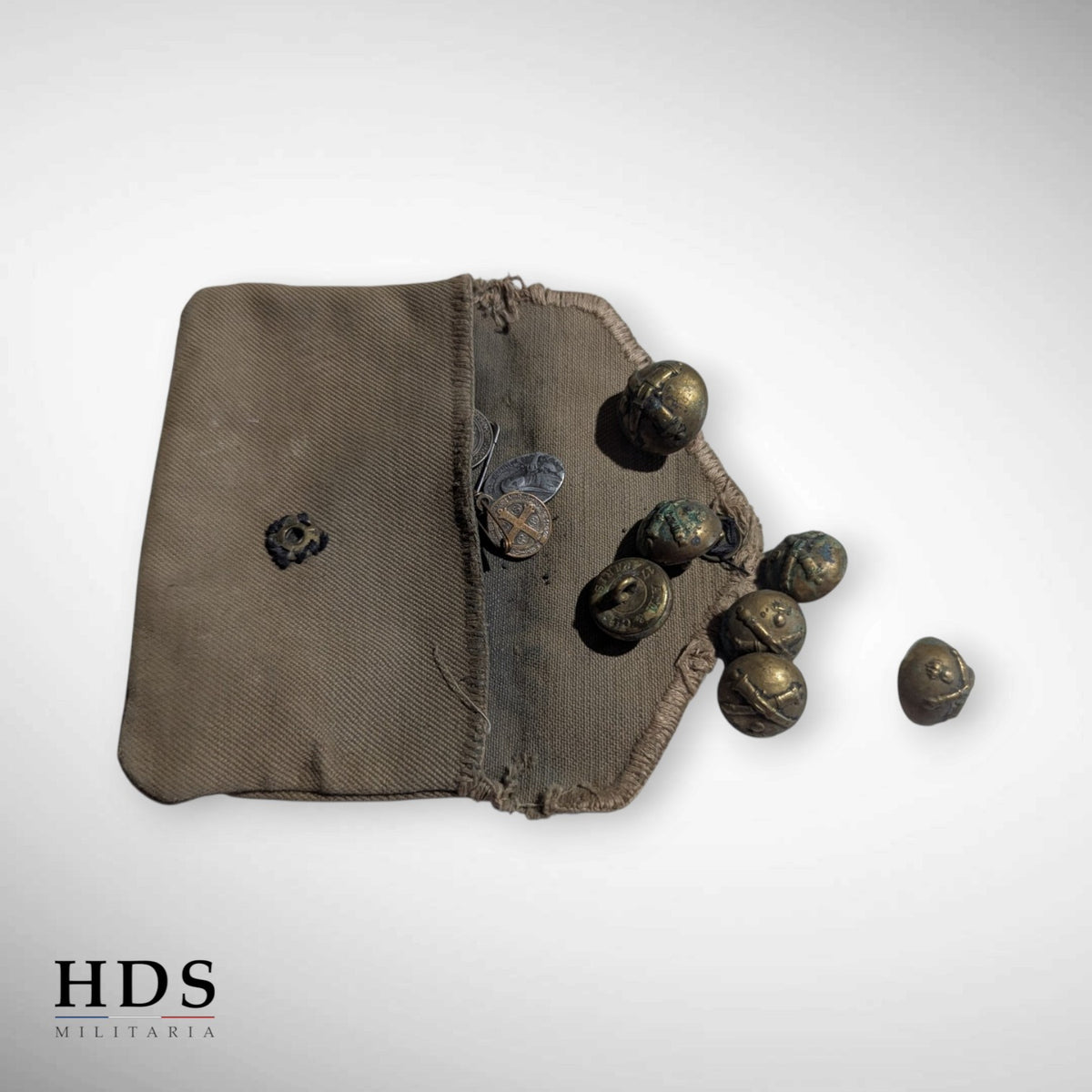 Trousse de couture artillerie ww1 médailles religieuses