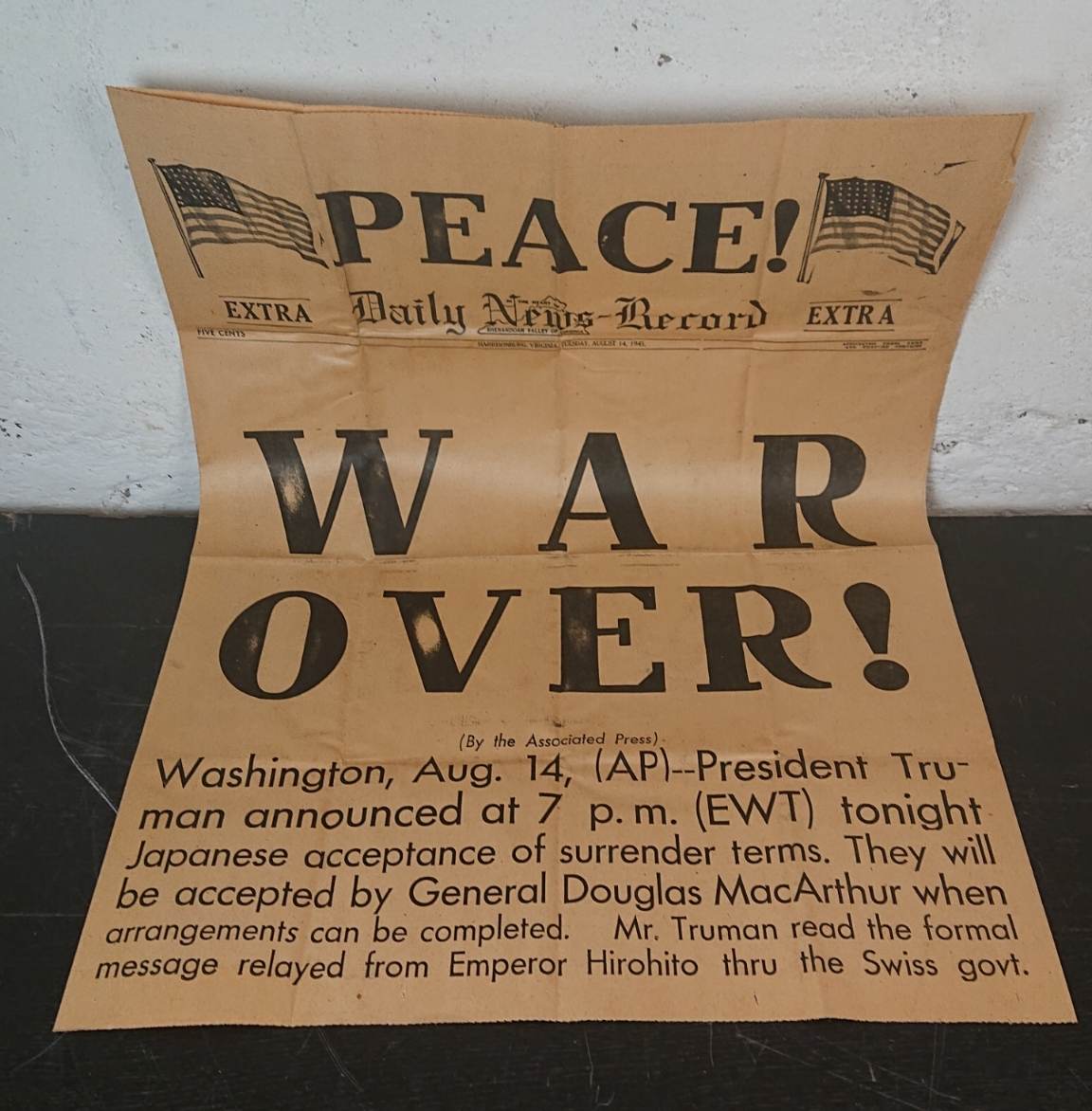 militaria : Journal US 14 Août 1944 plié / War is Over newspaper