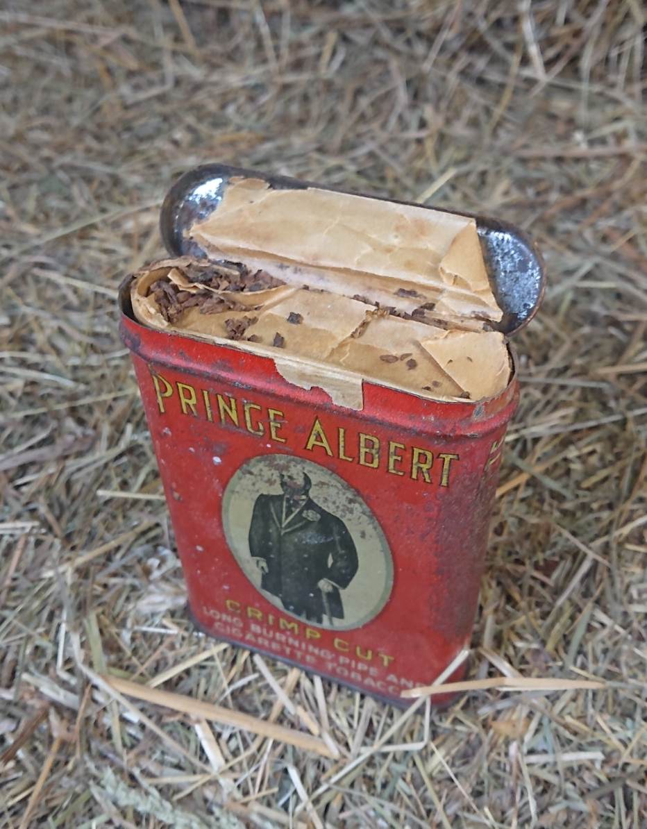 militaria : Boîte de tabac en métal Prince Albert Pleine/ ww2 Prince Albert Tobacco