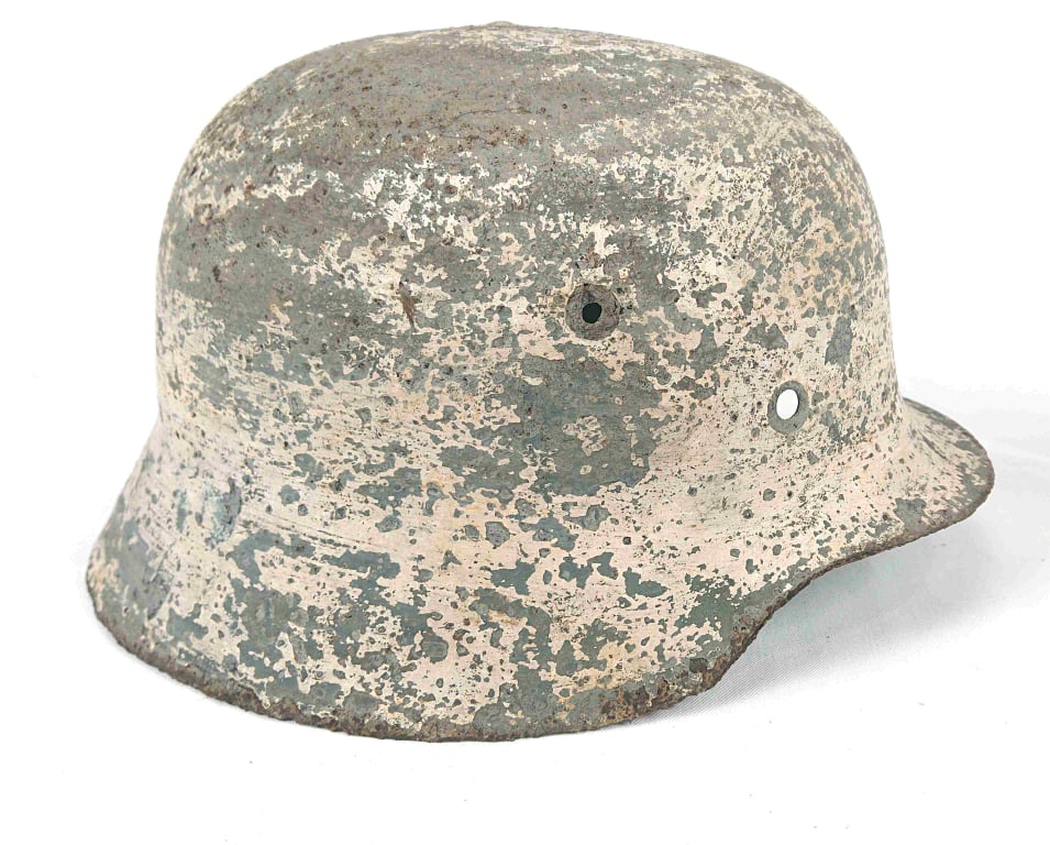 militaria : Casque allemand m40 impacté camo Stalingrad/ battle damagedgerman helmet